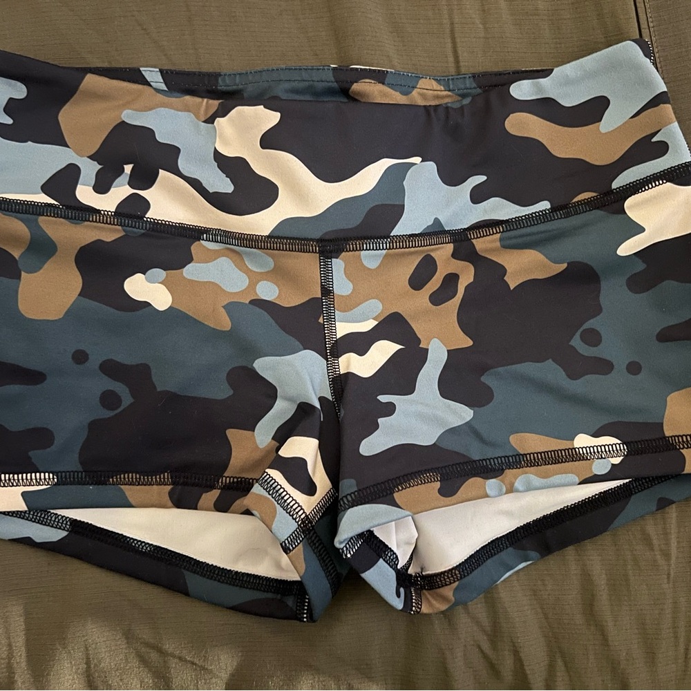 Fleo Camo Shorts